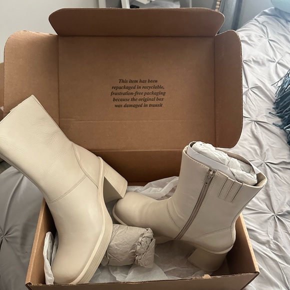 New never worn Steve Madden booties - Picture 2 of 7